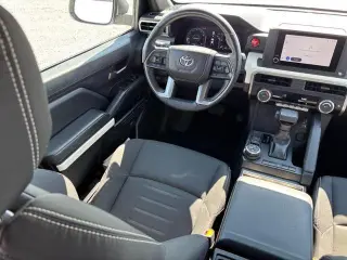 Toyota Tacoma 2024 4x4 SR5 4puertas Doble Cabina 5.0 ft SB