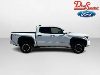 Toyota Tacoma 2024 4x4 SR5 4puertas Doble Cabina 5.0 ft SB