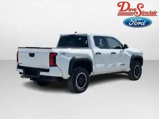 Toyota Tacoma 2024 4x4 SR5 4puertas Doble Cabina 5.0 ft SB