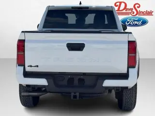 Toyota Tacoma 2024 4x4 SR5 4puertas Doble Cabina 5.0 ft SB