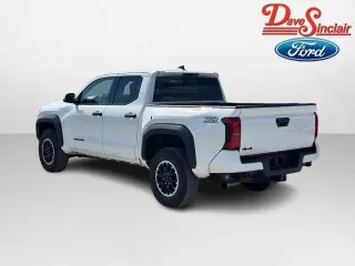 Toyota Tacoma 2024 4x4 SR5 4puertas Doble Cabina 5.0 ft SB