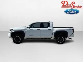 Toyota Tacoma 2024 4x4 SR5 4puertas Doble Cabina 5.0 ft SB