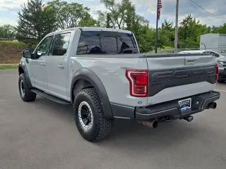 Ford F-150 2017 4x4 Raptor 4 puertas SuperCrew 5.5 pies. SB
