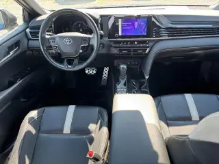 Toyota Camry 2025 SE sedán 4 puertas