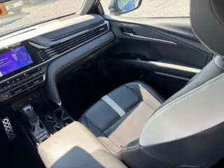 Toyota Camry 2025 SE sedán 4 puertas