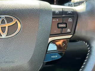 Toyota Camry 2025 SE sedán 4 puertas