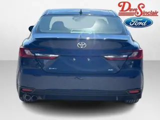 Toyota Camry 2025 SE sedán 4 puertas