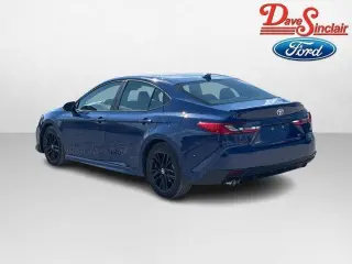 Toyota Camry 2025 SE sedán 4 puertas