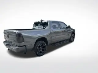 Ram 1500 2023 4x4 Big Horn 4dr Crew Cab con cabina de 5.6 pies de largo Pickup