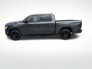 Ram 1500 2023 4x4 Big Horn 4dr Crew Cab con cabina de 5.6 pies de largo Pickup