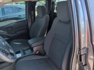 Nissan Frontier 2022 4x2 S, cabina King de 4 puertas, cama de 6.1 pies