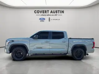 Toyota Tundra 2022 4x4 SR5 4 puertas CrewMax Cab Camioneta SB
