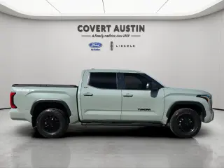 Toyota Tundra 2022 4x4 SR5 4 puertas CrewMax Cab Camioneta SB