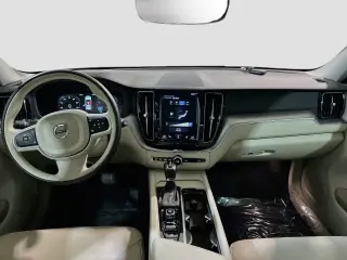 Volvo XC60 2018 AWD T5 Momentum SUV de 4 puertas