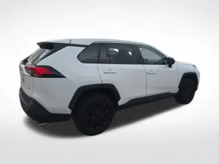 Toyota RAV4 2024 LE SUV de 4 puertas