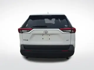 Toyota RAV4 2024 LE SUV de 4 puertas