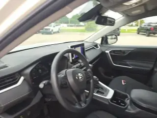 Toyota RAV4 2024 LE SUV de 4 puertas