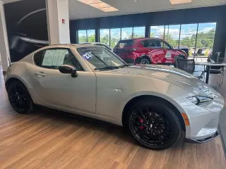 Mazda MX-5 Miata RF 2023 Club Descapotable 2 puertas