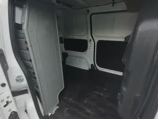 Nissan NV200 2021 SV Mini-Van de carga de 4 puertas