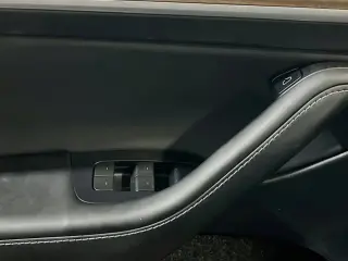 Tesla Model Y 2023 AWD Largo Alcance 4dr Crossover