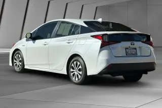 Toyota Prius 2022 AWD XLE AWD-e 4dr Hatchback