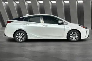 Toyota Prius 2022 AWD XLE AWD-e 4dr Hatchback