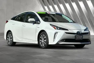 Toyota Prius 2022 AWD XLE AWD-e 4dr Hatchback