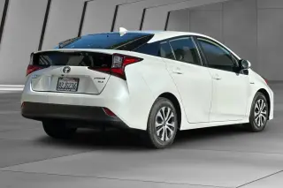 Toyota Prius 2022 AWD XLE AWD-e 4dr Hatchback