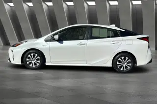 Toyota Prius 2022 AWD XLE AWD-e 4dr Hatchback