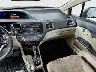 Honda Civic 2013 LX, sedán de 4 puertas, 5A