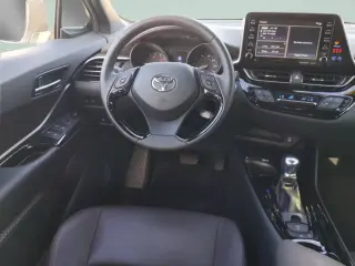 Toyota C-HR 2019 LE 4dr Crossover