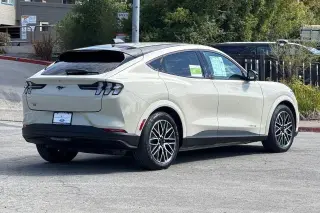 Ford Mustang Mach-E 2025 AWD Premium 4dr SUV