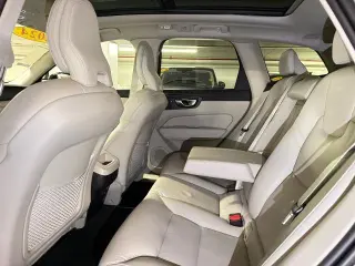 Volvo XC60 2024 AWD B5 Plus Dark Theme 4dr SUV