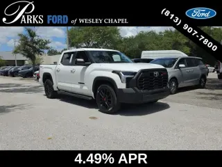 Toyota Tundra 2024 4x4 SR5 4dr CrewMax Cabina Camioneta SB