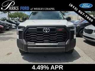 Toyota Tundra 2024 4x4 SR5 4dr CrewMax Cabina Camioneta SB