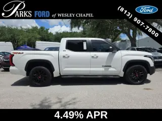 Toyota Tundra 2024 4x4 SR5 4dr CrewMax Cabina Camioneta SB