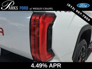 Toyota Tundra 2024 4x4 SR5 4dr CrewMax Cabina Camioneta SB