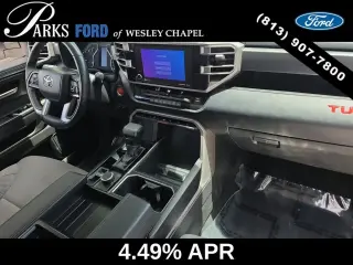 Toyota Tundra 2024 4x4 SR5 4dr CrewMax Cabina Camioneta SB