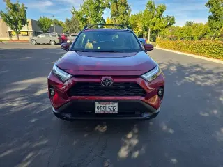 Toyota RAV4 Híbrido 2025 AWD XLE Premium 4dr SUV