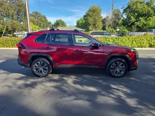 Toyota RAV4 Híbrido 2025 AWD XLE Premium 4dr SUV