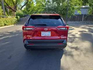Toyota RAV4 Híbrido 2025 AWD XLE Premium 4dr SUV