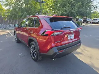 Toyota RAV4 Híbrido 2025 AWD XLE Premium 4dr SUV