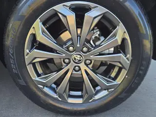 Toyota RAV4 Híbrido 2025 AWD XLE Premium 4dr SUV