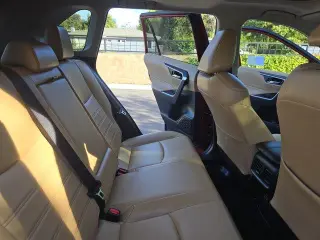 Toyota RAV4 Híbrido 2025 AWD XLE Premium 4dr SUV