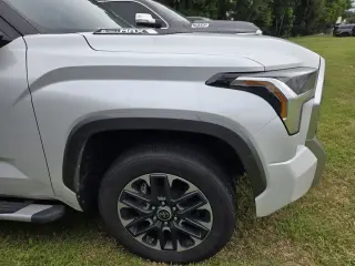 Toyota Tundra 2023 4x4 Limitado HV 4dr CrewMax Cab Pickup SB