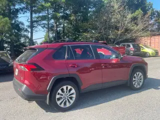Toyota RAV4 2025 AWD XLE Premium 4dr SUV