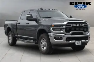Ram 2500 2025 4x4 Tradesman 4dr Cabina Crew 6.3 ft. SB Pickup