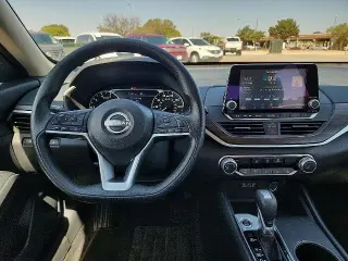 Nissan Altima 2025 2.5 SV 4dr Sedán