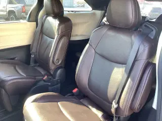 Toyota Sienna 2022 AWD Platino 7 Pasajeros 4 puertas Minivan