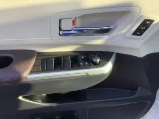 Toyota Sienna 2022 AWD Platino 7 Pasajeros 4 puertas Minivan